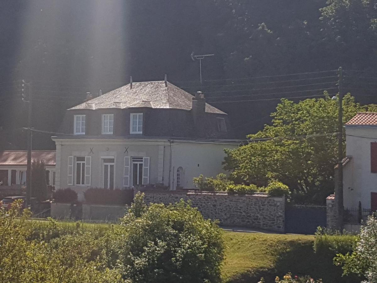 Lucriolla Hotel Oree-d'Anjou Exterior photo